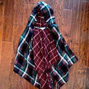 Simply Noelle hooded shawl - plaid